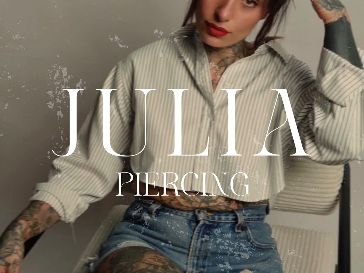 Julia, perceuse au studio Linked Tattoo à Antibes